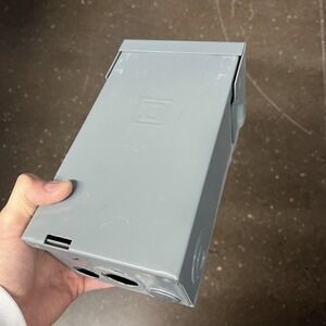 SQUARE D HomeLine  ( HOM2-4L50R ) 50 A  120/240 VAC -  LOAD CENTER - UNTESTED!
